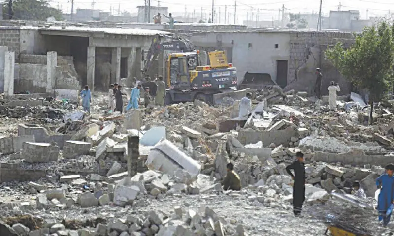 کراچی: سہراب گوٹھ میں قائم افغان کیمپ میں 1200 مکانات مسمار