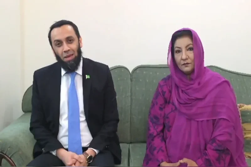 عطاتارڑ کی سینئر براڈکاسٹر عشرت فاطمہ کے گھر آمد، پیشہ ورانہ خدمات پر خراج تحسین