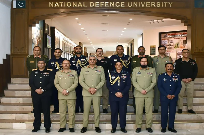 بنگلہ دیش ایئر فورس کے سربراہ کا نیشنل ڈیفنس یونیورسٹی کا دورہ