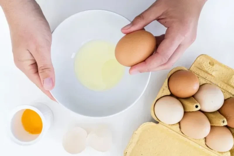 کیا انڈے کی سفیدی پورے انڈے سے زیادہ صحت مند ہے، ماہر ین کیا کہتے ہیں؟