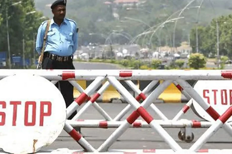 اسلام آباد میں سکیورٹی الرٹ، ریڈ زون میں داخلہ محدود، اہم شاہراہیں بند