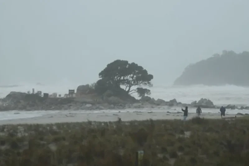 تباہ کن طوفان وائیانو نیوزی لینڈ سے ٹکرا گیا، ریڈ الرٹ جاری، درجنوں پروازیں منسوخ
